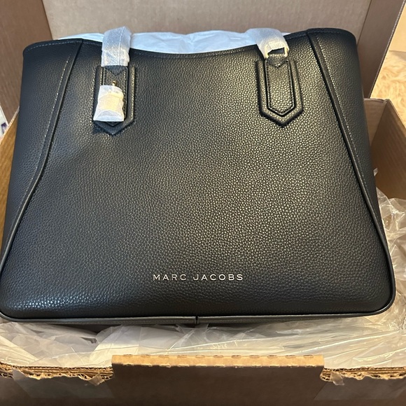 Marc Jacobs Handbags - Marc Jacobs Black Pebbled Leather Satchel Tote